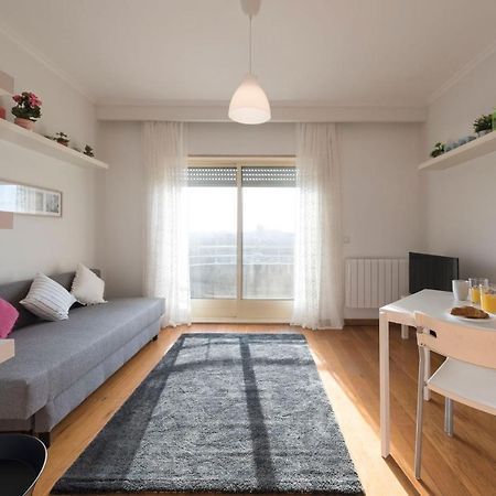 Lovelystay - 1Br Flat With Stunning Views Over Porto Vila Nova de Gaia Extérieur photo