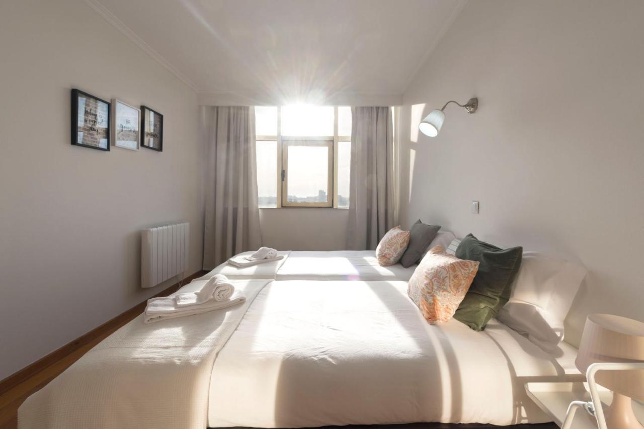 Lovelystay - 1Br Flat With Stunning Views Over Porto Vila Nova de Gaia Extérieur photo